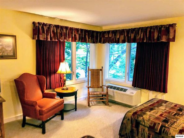 425 Stuart Ln, Gatlinburg, TN 37738